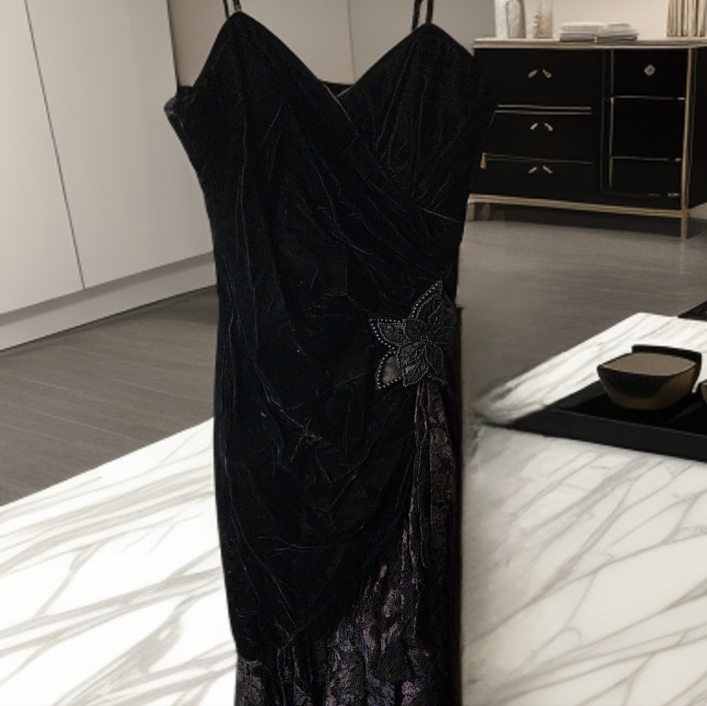 VELVET DRESS MadeBy: ILGWU in the U.S.A. Size 5/6 60s - Picture 2 of 2